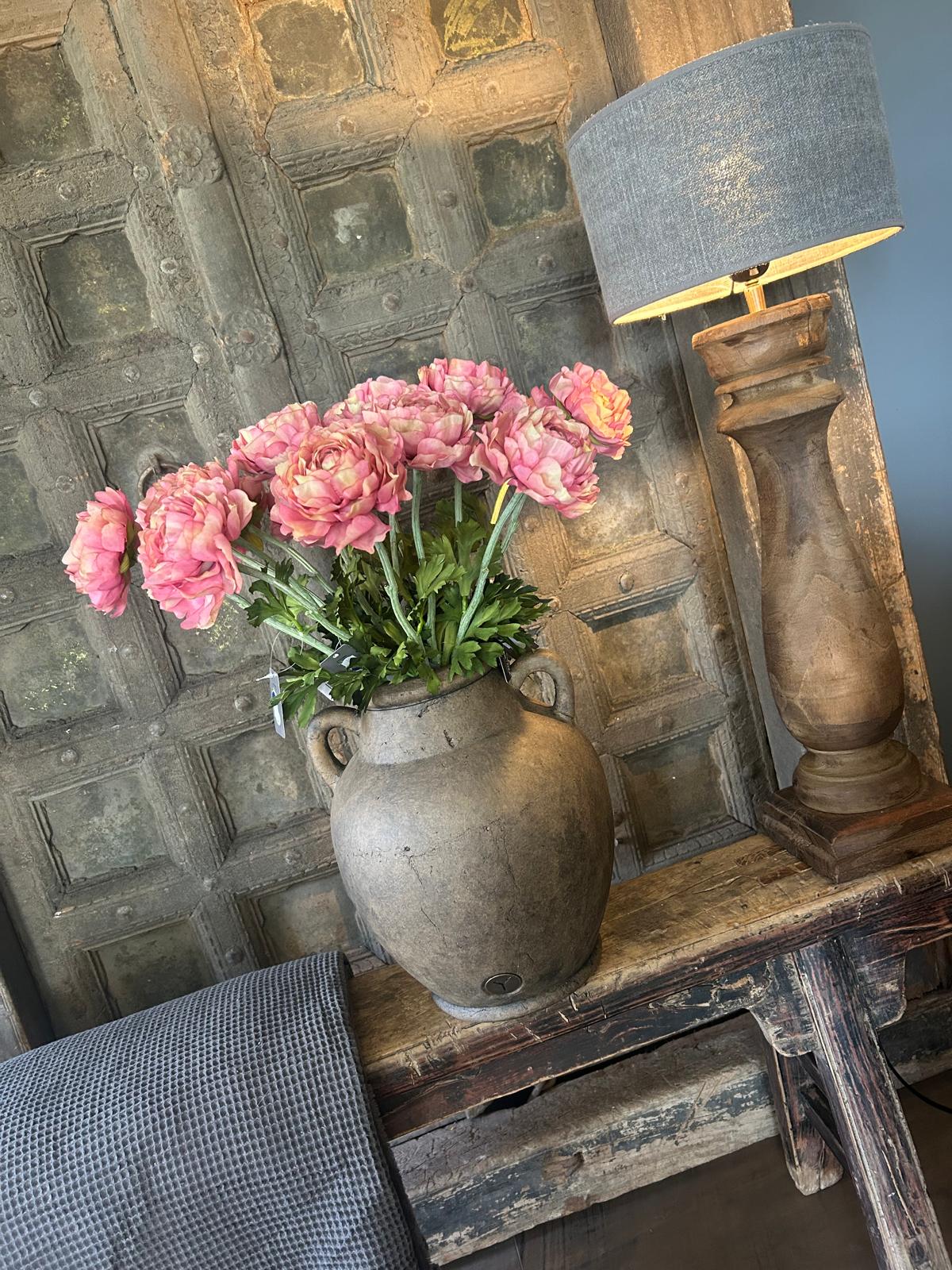 Brynxz Single Ranunculus Ant. Pink 51 cm | Erve Smit Landelijke decoratie Brynxz Single Ranunculus Ant. Pink 51 cm