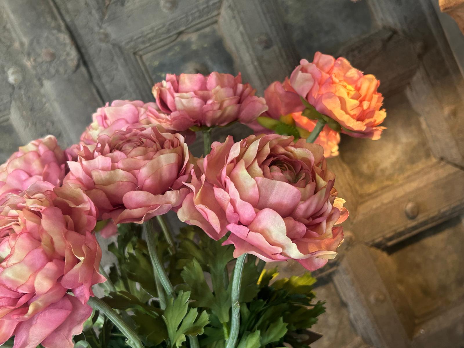 Brynxz Single Ranunculus Ant. Pink 51 cm | Erve Smit Landelijke decoratie Brynxz Single Ranunculus Ant. Pink 51 cm