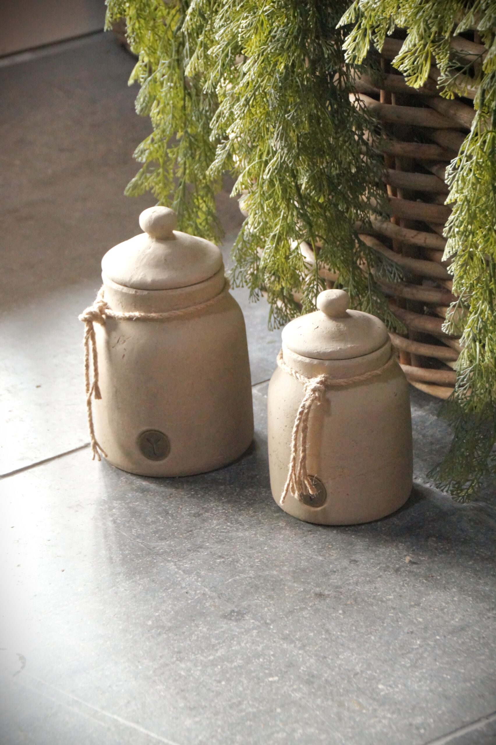 Brynxz Pot and Top with Rope Majestic Taupe M | Erve Smit Landelijke decoratie Brynxz Pot and Top with Rope Majestic Taupe