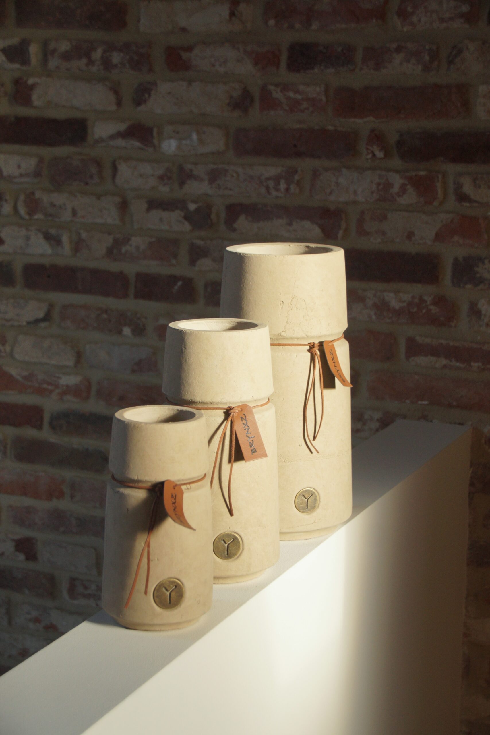 Brynxz Vase Basic Lather Rope Majestic Taupe S D.11 H.20 | Erve Smit Landelijke decoratie Brynxz Vase Basic Lather Rope Majestic Taupe S D.11 H.20