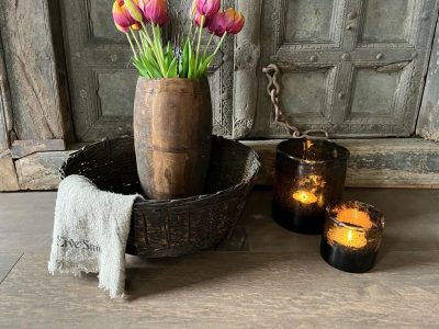 Authentieke oude leemmand / bamboemand