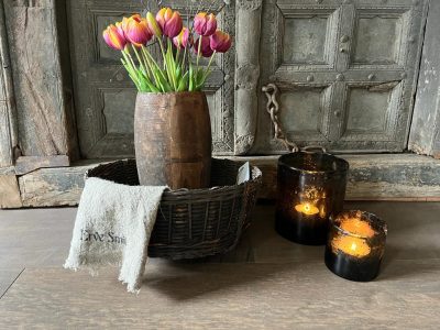 Authentieke oude leemmand / bamboemand